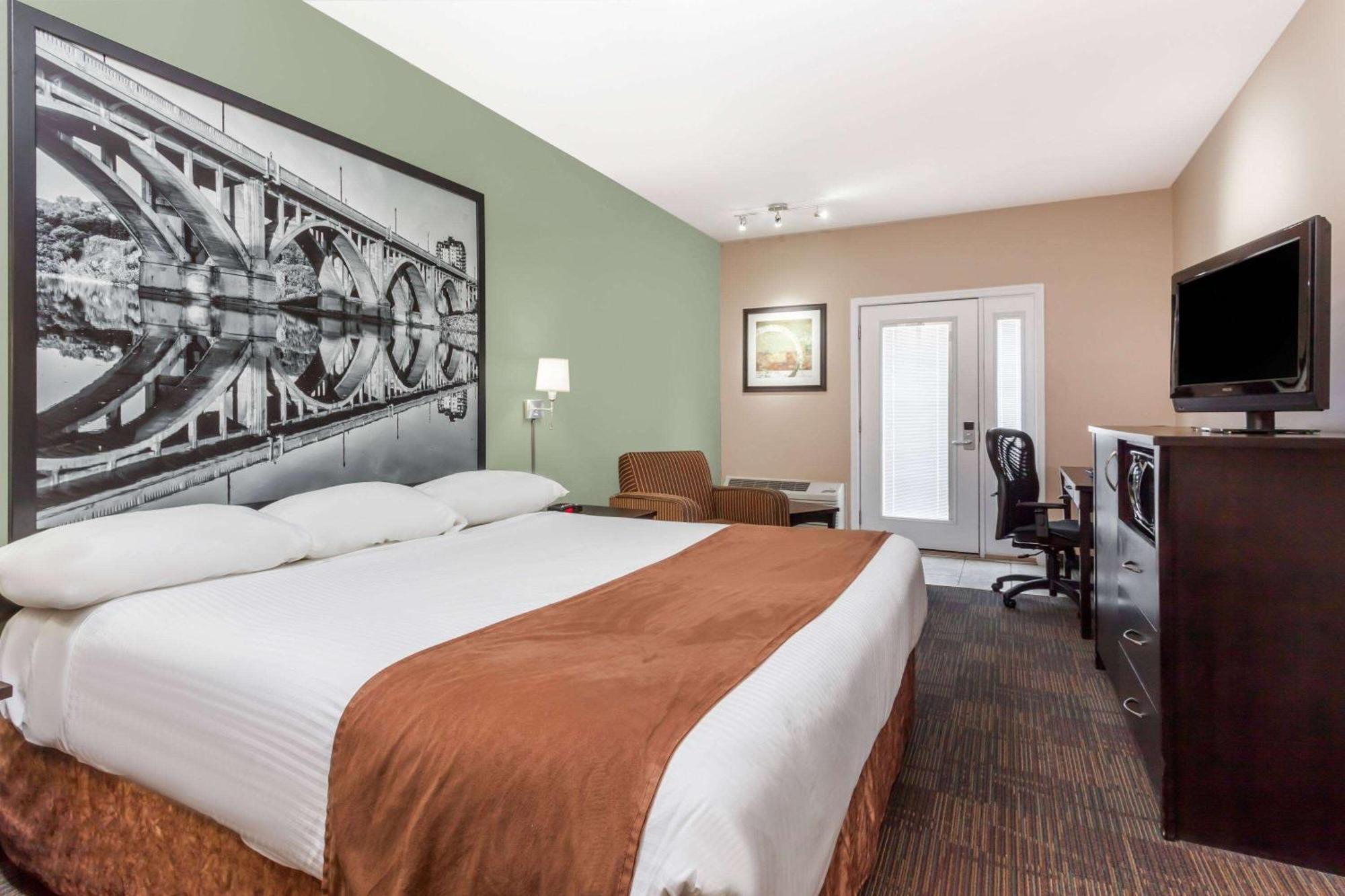 Отель Super 8 By Wyndham Saskatoon Near Saskatoon Airport Экстерьер фото
