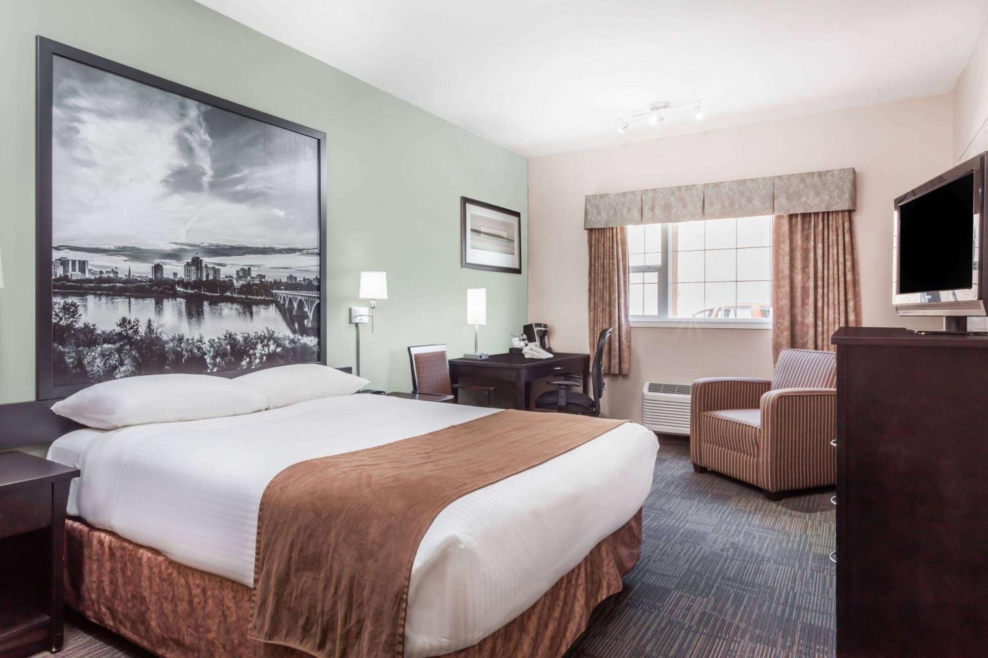 Отель Super 8 By Wyndham Saskatoon Near Saskatoon Airport Экстерьер фото